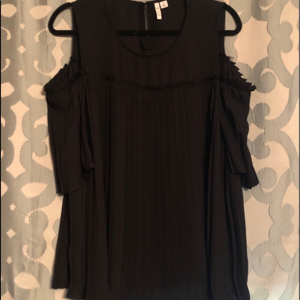 COPY - cold shoulder blouse